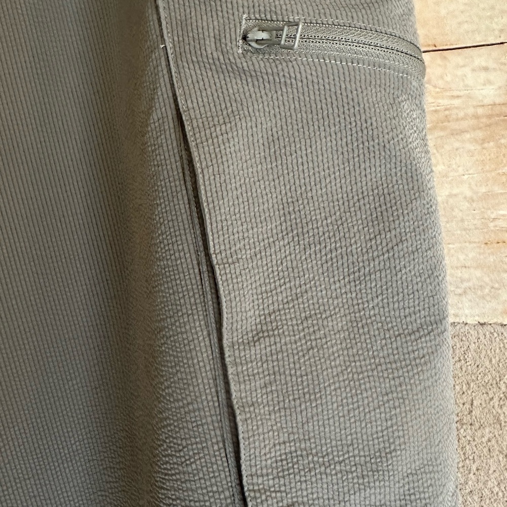 Women's Cropped Cargo Ankle Pants in Sage green - Picture 2 of 5